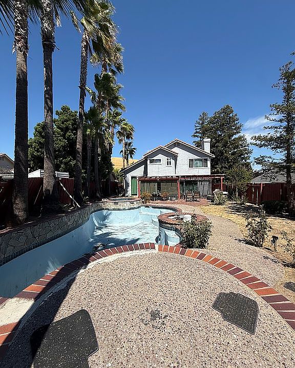 2nd image of 4736 Woodbridge Way