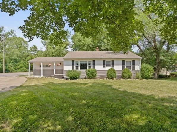 8507 Sleepy Hollow Rd, Kansas City, MO 64114