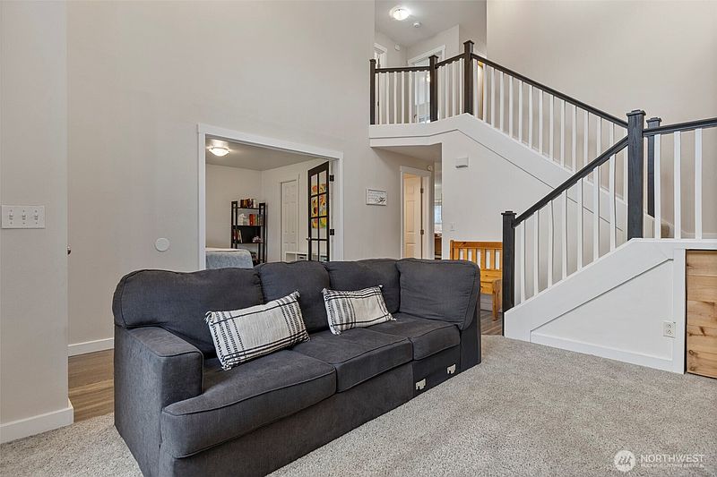 4th image of 16076 Lakeview Avenue SE