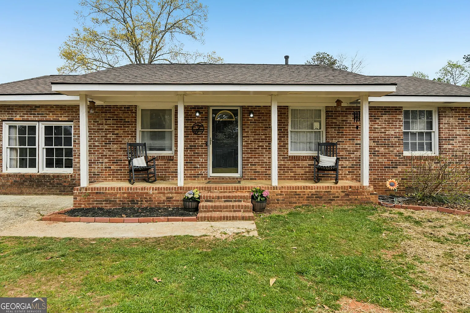 8165 Laurel Dr SW photo 1