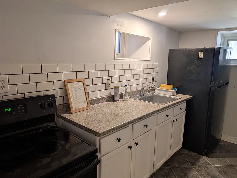 11 Waverly St #B — Photo 5