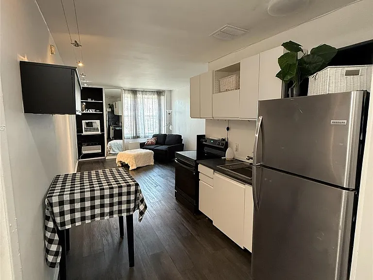 855 E Broadway #LC — Photo 5