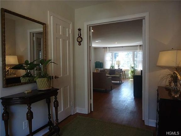 3rd image of 12 Horseguard Ln