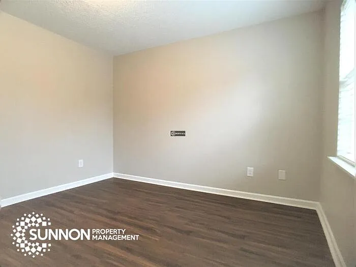 3 bed, 2.5 bath, 1383 sqft, $1,800 — Photo 3