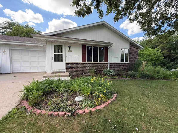 1005 N Wuthering Hills Dr, Janesville, WI 53546