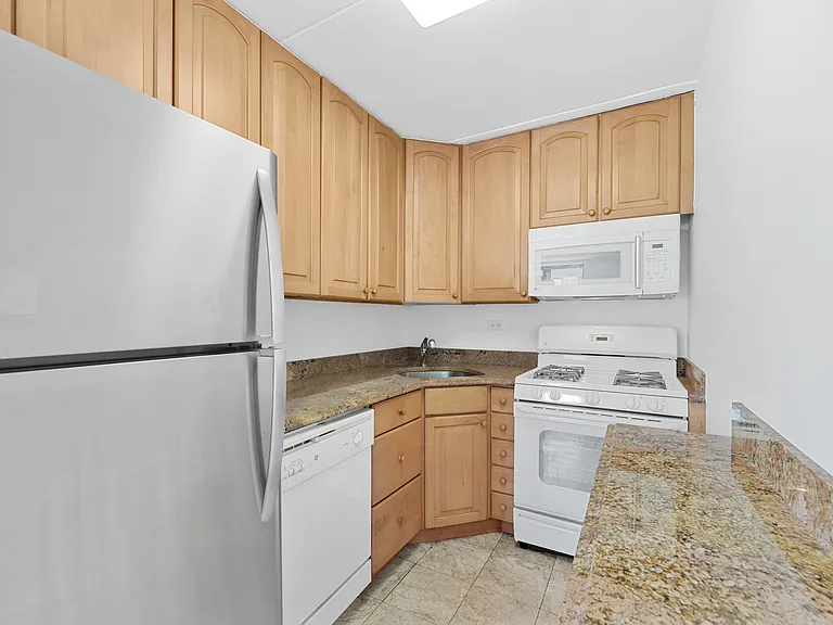 220 Manhattan Ave #5H — Photo 16