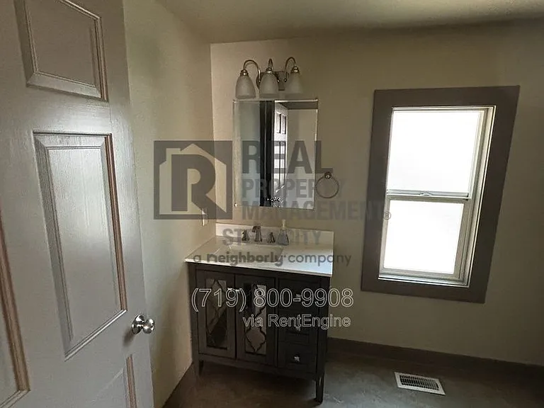 410 W 13th St — Photo 15