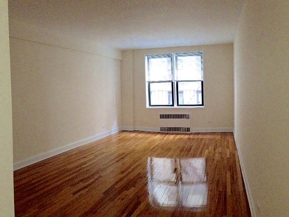 4th image of 4307 39th Pl APT 6F