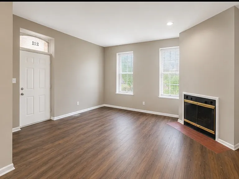 811 Russell Blvd #1F — Photo 2