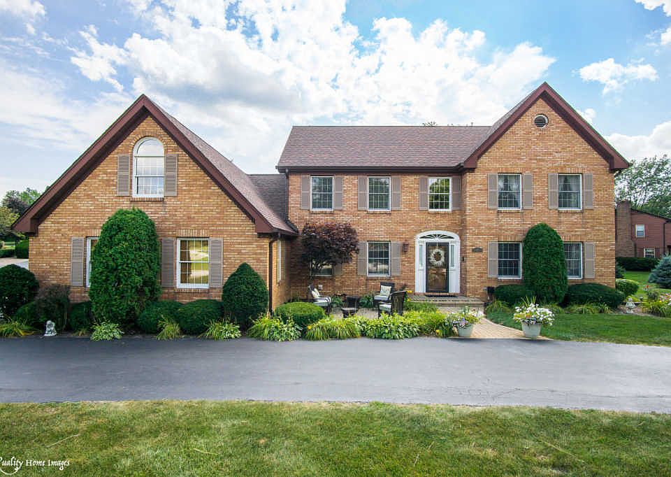 1st image of 825 Huntsmoor Dr