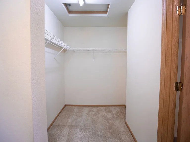 Prairie Crest Apartments — Photo 13