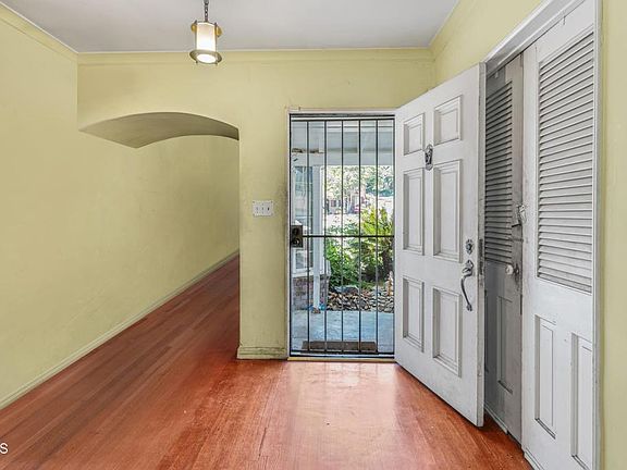 4th image of 370 Giano Ave