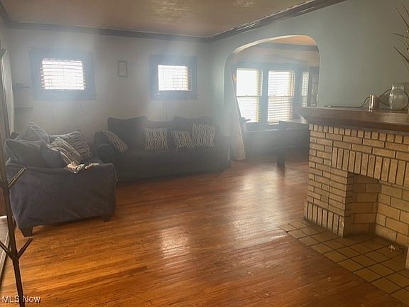 5th image of 10401 Plymouth Ave
