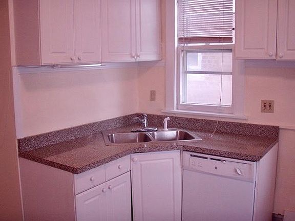 4th image of 3047 W Leland Ave #2