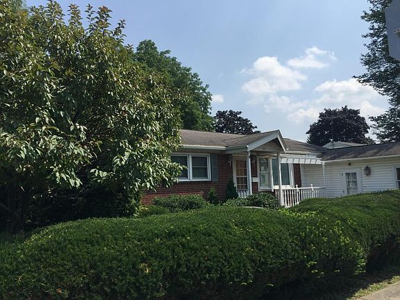 2nd image of 219 Tompkins St