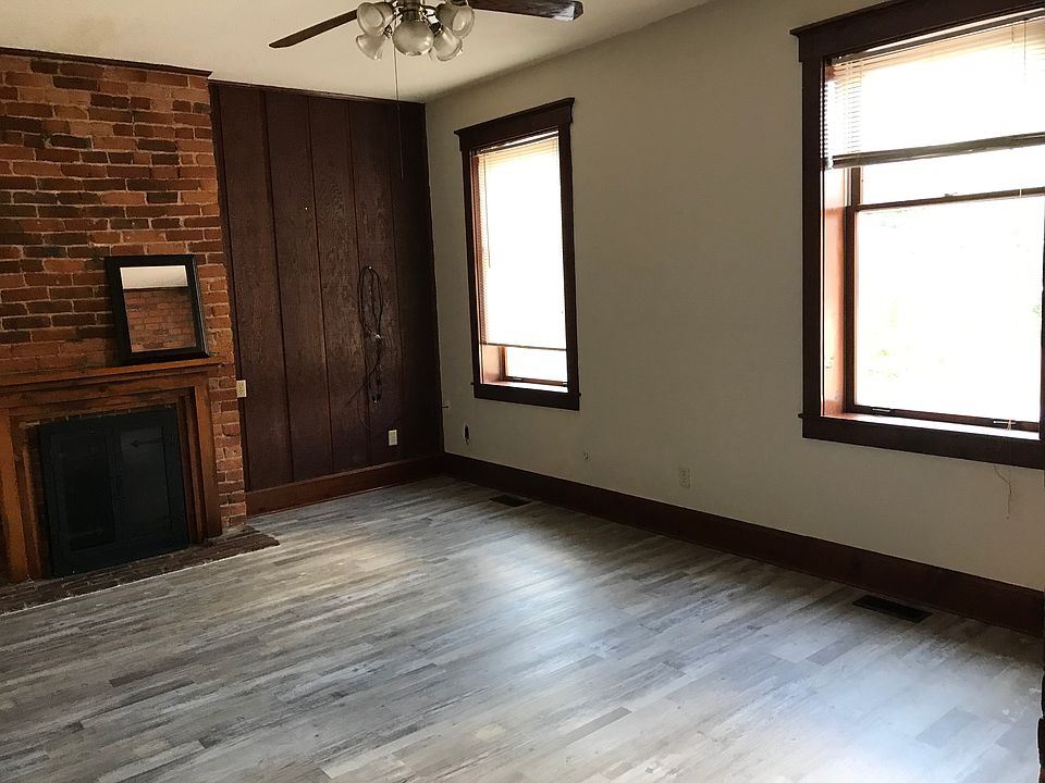 1st image of 428 E Chestnut St APT 2
