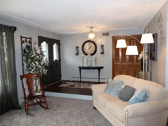 5th image of 132 Dartmouth Cir