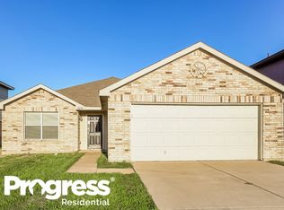 8633 Hawkview Dr, Fort Worth, TX 76179