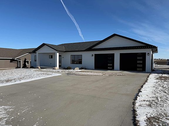 3rd image of 2014 Maple St