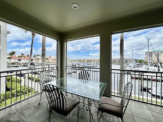3 bed, 2.0 bath, 1991 sqft, $5,750 — Photo 3