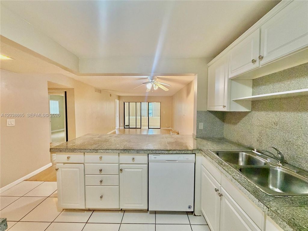 2320 S Cypress Bend Dr APT 206, photo 9