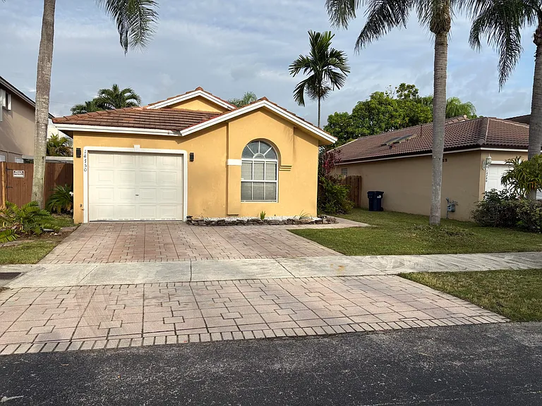 14750 SW 156th Ave — Photo 2