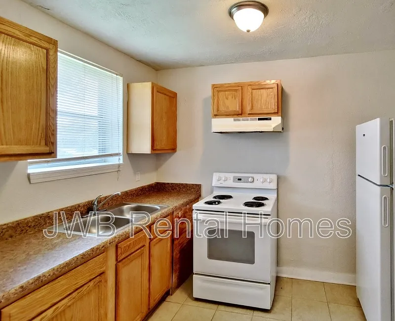 Building Photo - 1040 Almeda St
