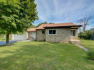N69W13084 Harding Dr, Menomonee Falls, WI 53051