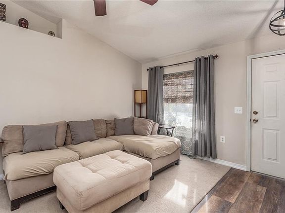 4th image of 811 Williams Ave