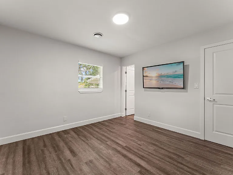 1143 Linden St — Photo 16