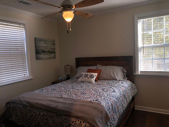 5th image of 76 E Thompson Ln