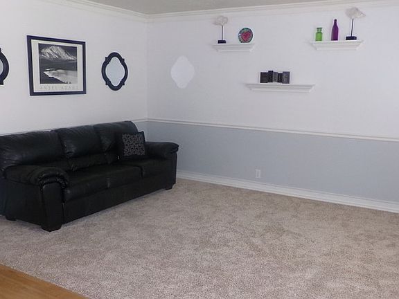 Front room : A nice welcome room to come home to