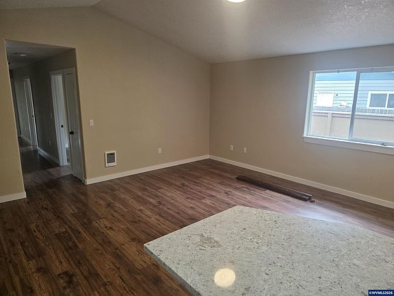 3rd image of 1014-101 Arthur Way NW