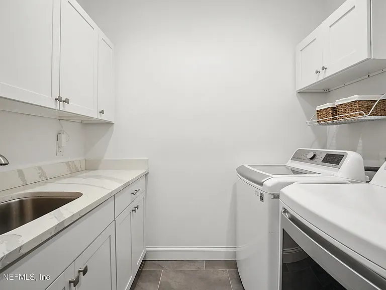 150A N Roscoe Blvd — Photo 52