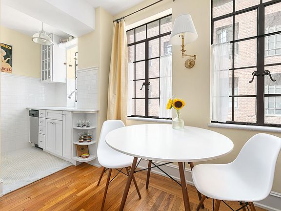 3rd image of 333 E 43rd St APT 512