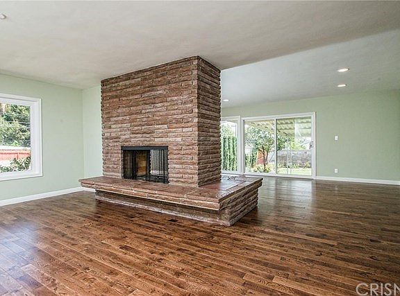 Large dining room perfect for all your events!