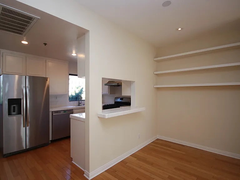 111 S Oak Knoll Ave #203 — Photo 6