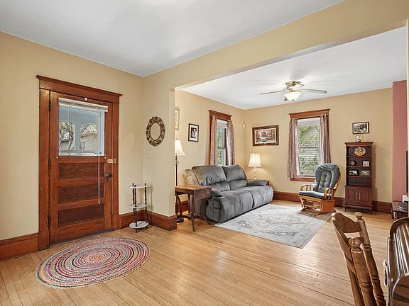 3rd image of 207 3rd Ave NE