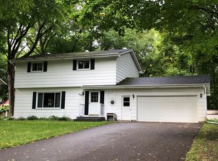 3860 Monaltrie Ave, Deephaven, MN 55391