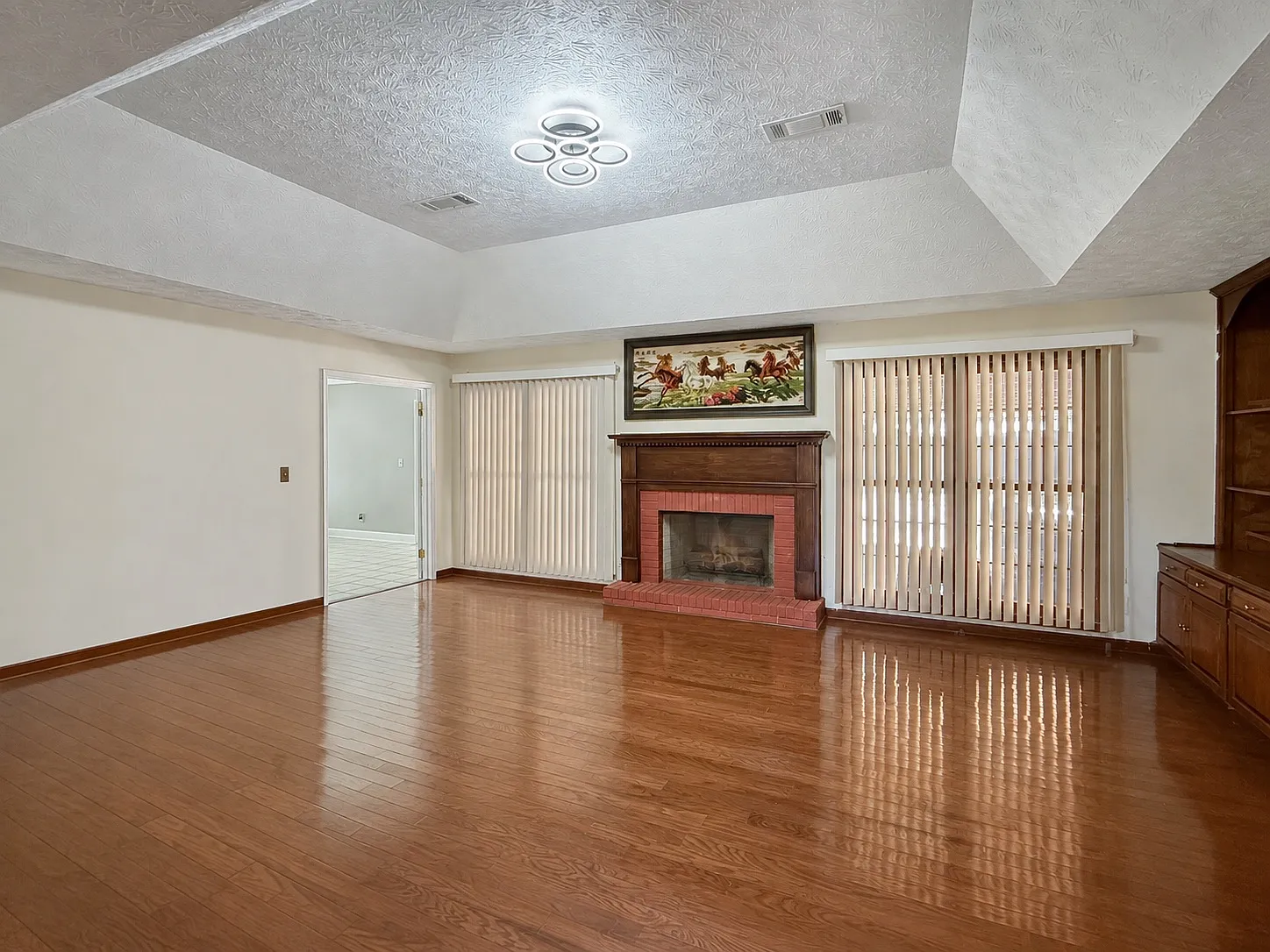 3 bed, 2333 sqft, $2,250 — Photo 3