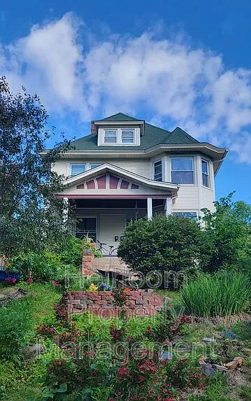 1817 E 1st St #3 — Photo 1