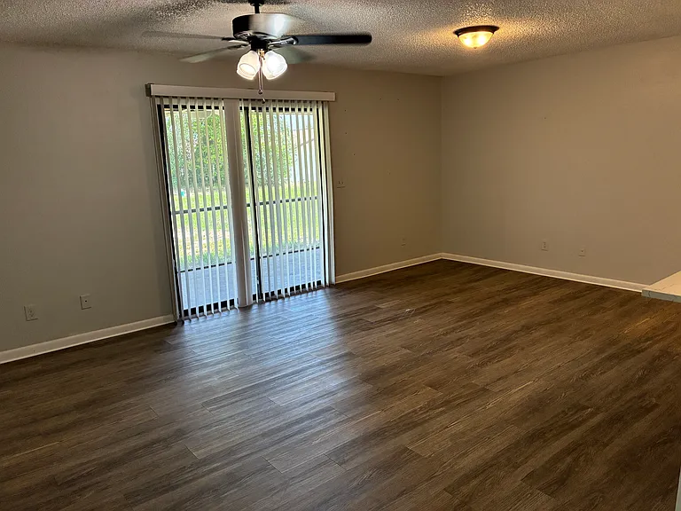 2130 W Silver Hill Ln — Photo 6