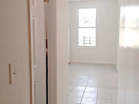 3rd image of 943 E 229th St APT 3R