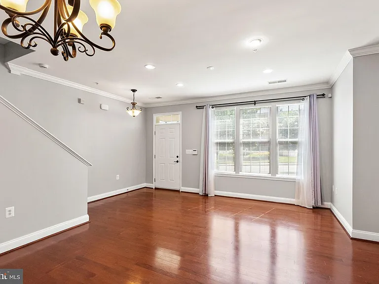 242 N Summit Ave #21 — Photo 16