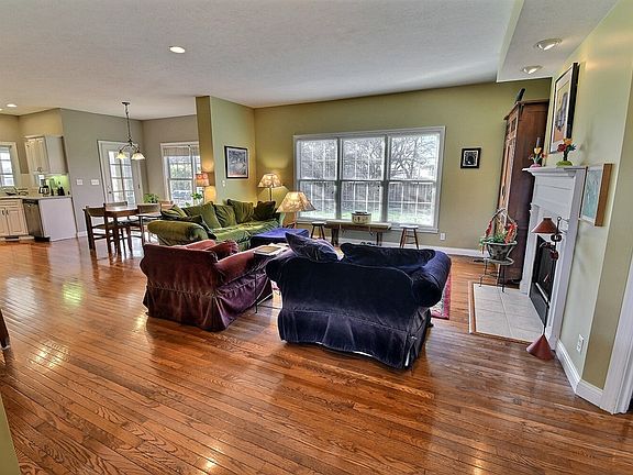 4th image of 3329 Covington St