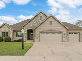 2141 Ravenswood Rd, Burlington, WI 53105