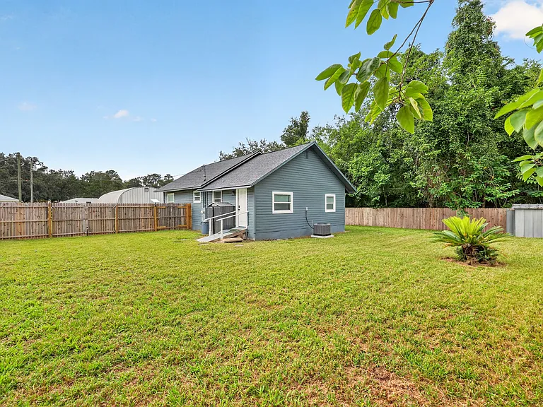 705 NW 64th Pl — Photo 7