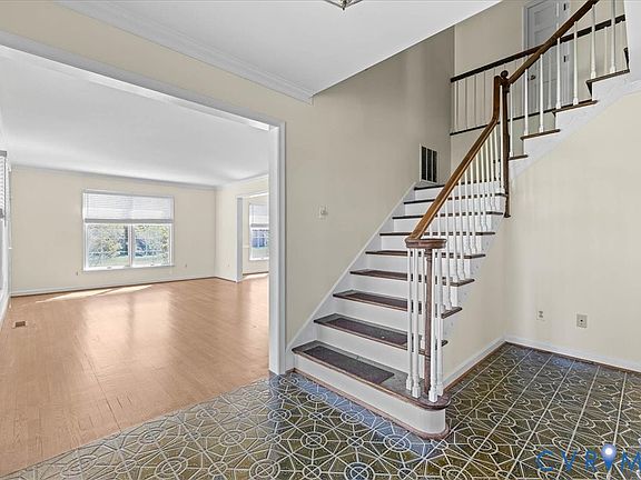 3rd image of 3000 Riverside Ave