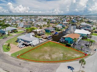 1 Luau Ln, Rockport, TX 78382
