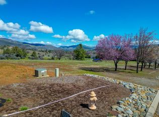 808 Maryhill Cir, Yreka, CA 96097
